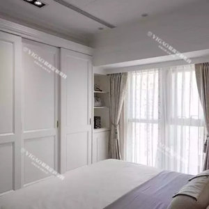 你選到頂?shù)亩ㄖ埔鹿襁€是不到頂?shù)亩ㄖ埔鹿?>

                        <h4><font>你選到頂?shù)亩ㄖ埔鹿襁€是不到頂?shù)亩ㄖ埔鹿?/font><span>2016-08-06</span></h4>

                        <p>定制衣柜的時(shí)候，你有注意到么？有的人定制衣柜是到頂?shù)囊鹿?，但是有的定制的衣柜的頂就離房頂還有一部分距離。很多人在定制衣柜的時(shí)候都會有一個(gè)糾結(jié)，衣柜是到頂好還是不到頂好呢？小編為大家總結(jié)了一些定制衣柜到頂與不到頂?shù)膬?yōu)缺點(diǎn)，以便大家更好的選擇。</p>

                        <a href=