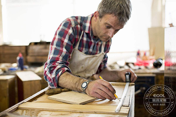  夏天，實(shí)木家具應(yīng)該如何保養(yǎng)