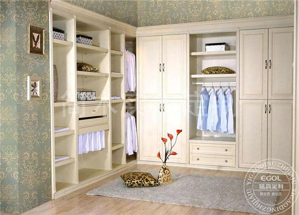 定制轉(zhuǎn)角衣柜 幫你解決轉(zhuǎn)角&ldquo;尷尬&rdquo;