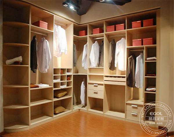 定制轉(zhuǎn)角衣柜 幫你解決轉(zhuǎn)角&ldquo;尷尬&rdquo;