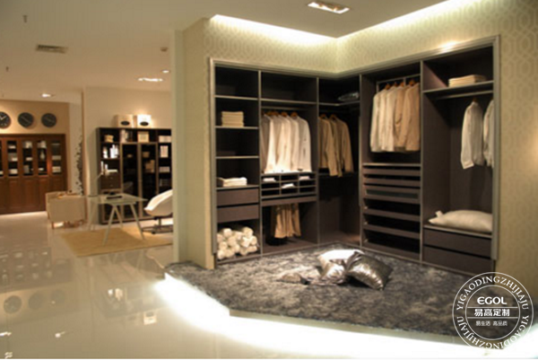 開定制衣柜專賣店能賺到錢嗎？