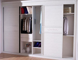 臥室衣柜是移門(mén)好還是平開(kāi)門(mén)好？