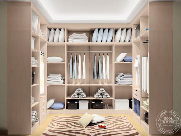  什么是步入式衣柜？家庭步入式衣柜應(yīng)如何挑選？