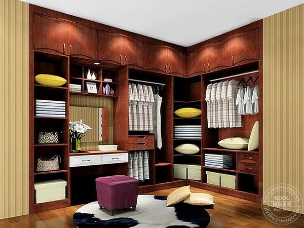  什么是步入式衣柜？家庭步入式衣柜應(yīng)如何挑選？