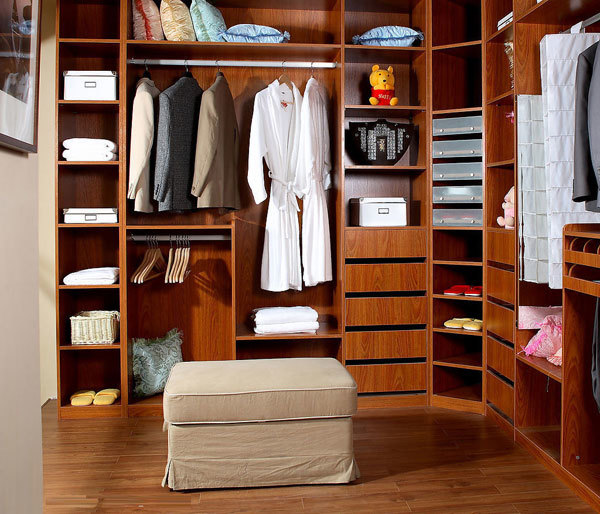  什么是步入式衣柜？家庭步入式衣柜應如何挑選？