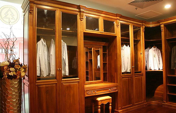 如何挑選一個真正的實木衣柜？