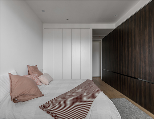 定制衣柜選用實木多層板怎么樣？